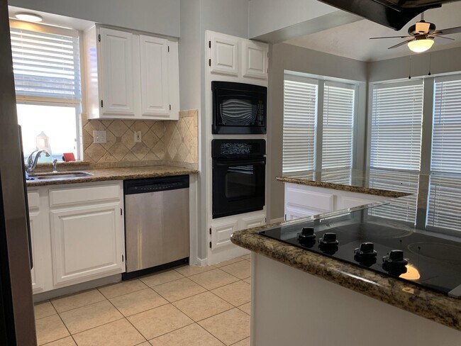 Building Photo - 3111 Lazy Brook Dr