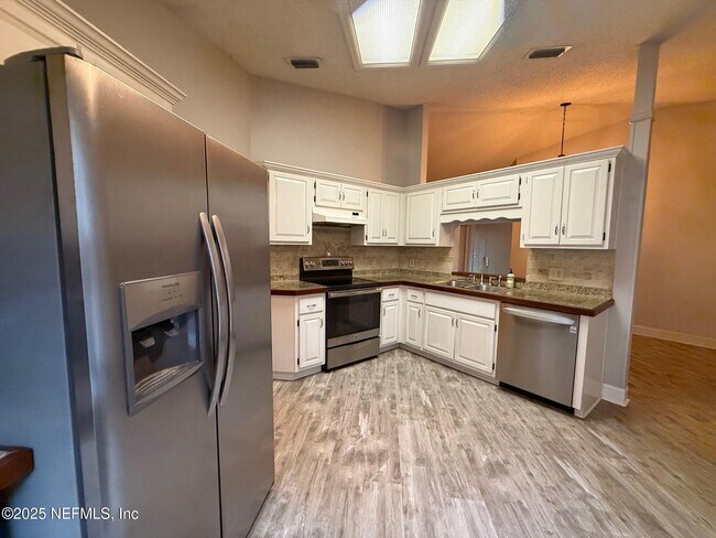 Building Photo - 8562 Echoridge Ct