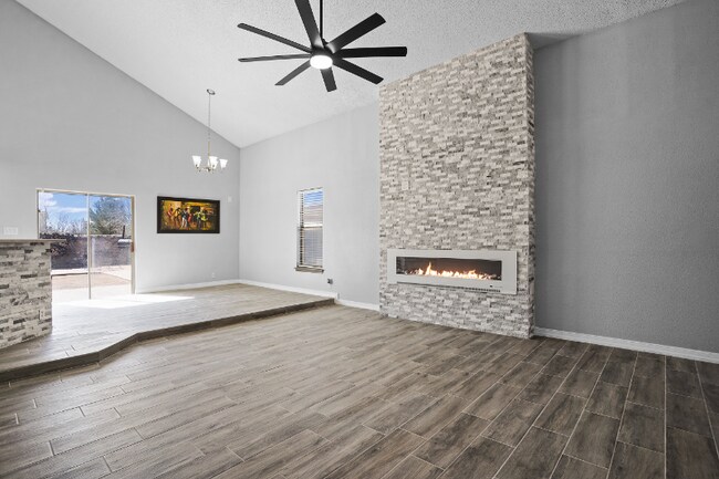 Building Photo - 14032 Tierra Vergel Dr