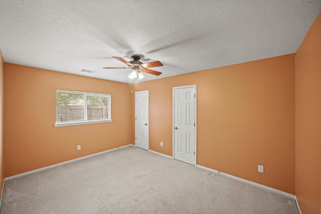 Building Photo - Welcome home to this charming single-story gem in the heart of Silverlake!