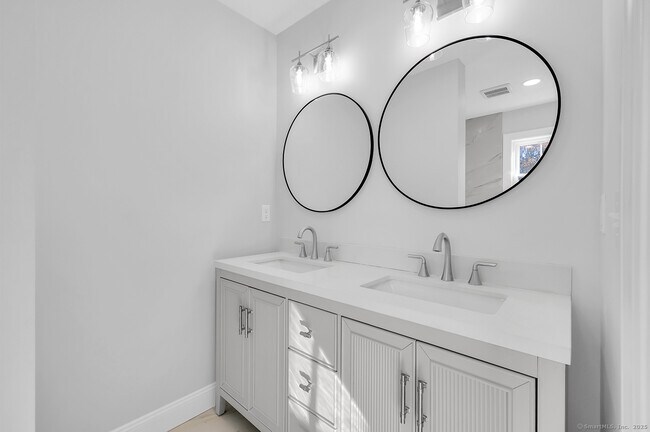 Building Photo - 183 Vesper St