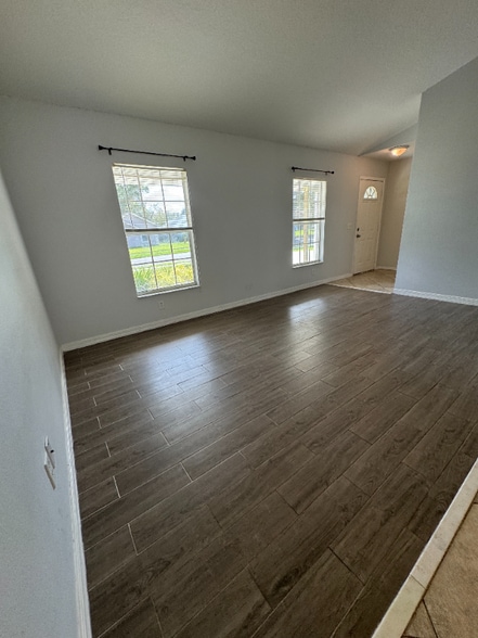 Building Photo - 1002 Stout Ct