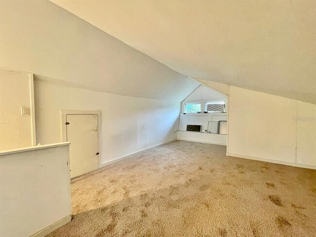 Building Photo - 557 6th Ave N