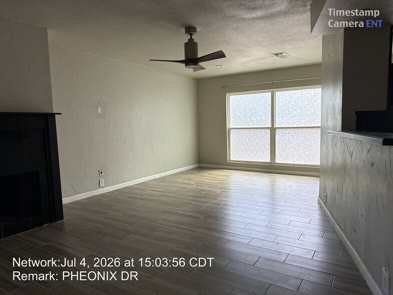 Building Photo - 5815 Phoenix Dr