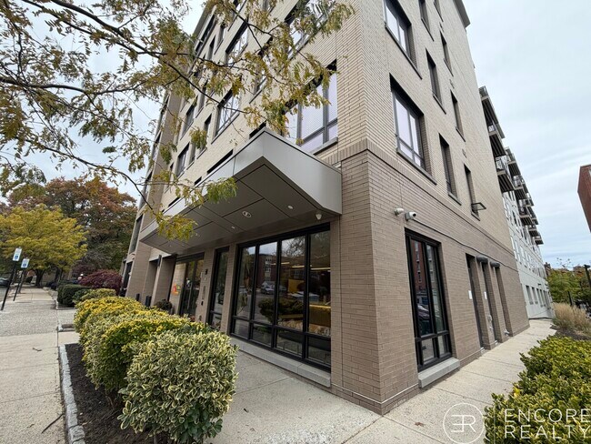 Building Photo - 45 Marion St