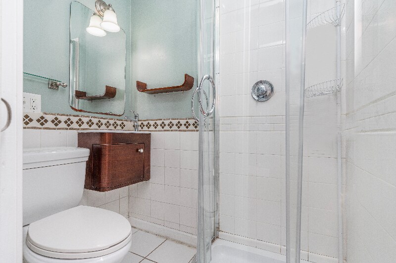 Building Photo - 77 Lloyd Ave