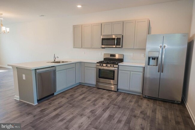 Building Photo - 417 Creekbed Cir