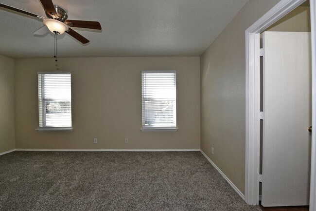 Building Photo - 4 Bedrooms!!!!! 2.5 bath and 2 attached ca...