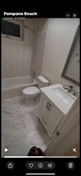 Building Photo - 3901 NE 5th Ave