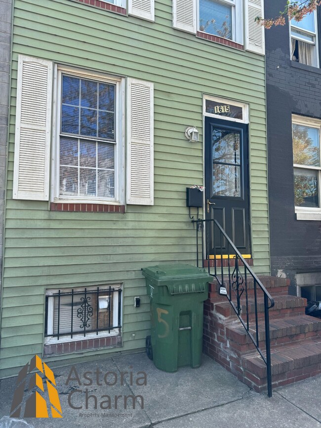 Building Photo - 1BD/1BA + Den Townhouse For Rent!