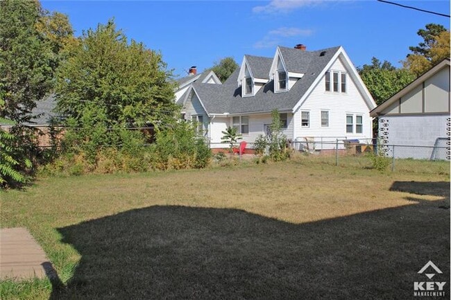 Building Photo - 1608 W Pine St