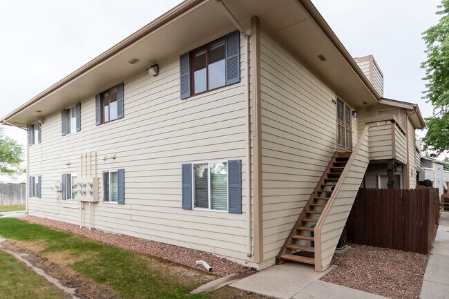 Building Photo - Cozy 2 bedroom, 1 bathroom retreat in a Gated Community!