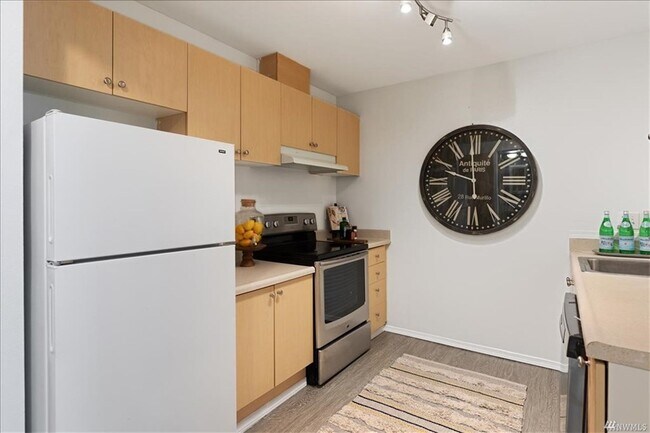 kitchen - 2824 Grand Ave