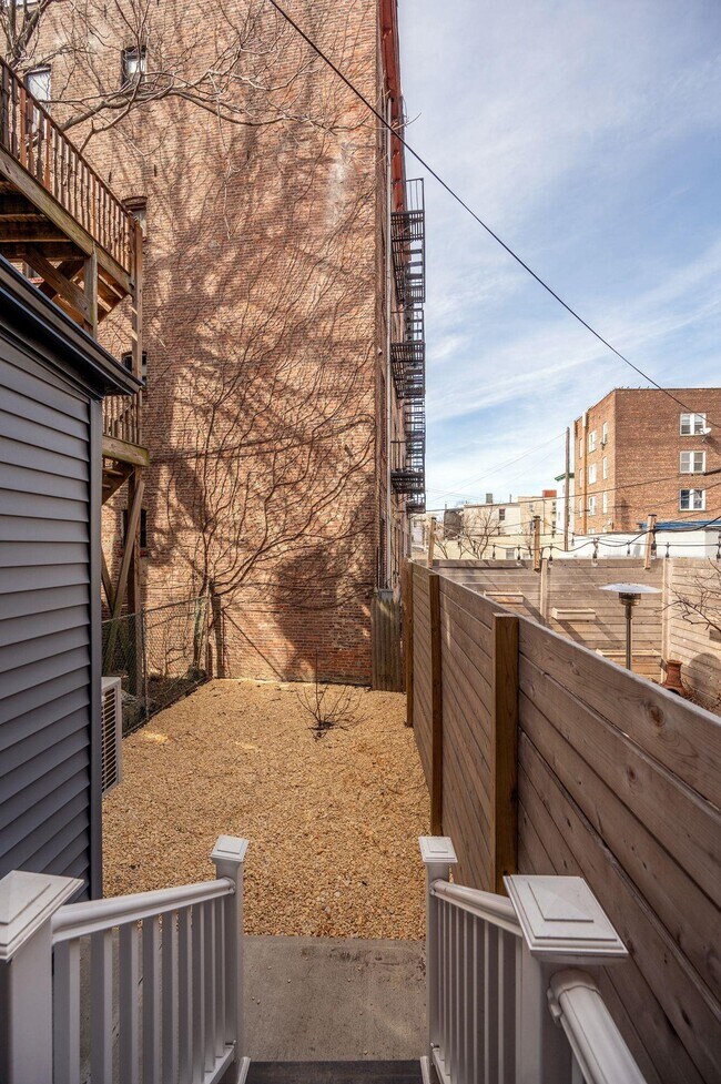 Building Photo - 133 Palisade Ave