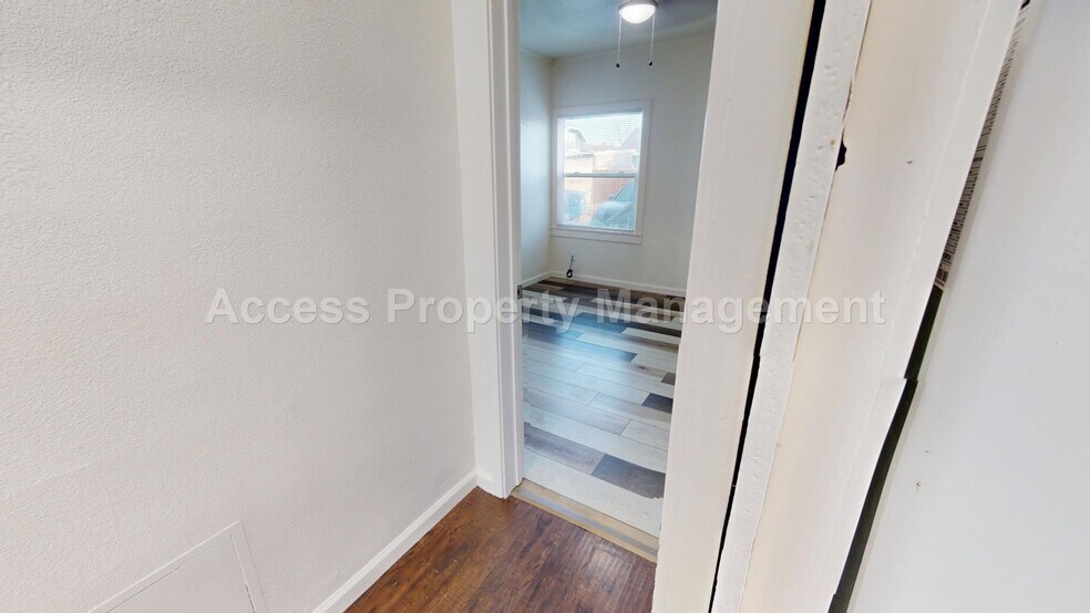 Building Photo - 21 E Walnut St