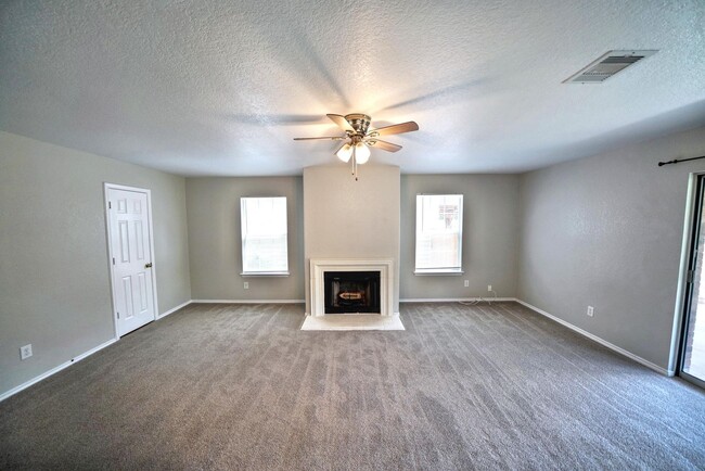 Building Photo - Stunning 4-Bedroom, 2.5-Bathroom Home in L...