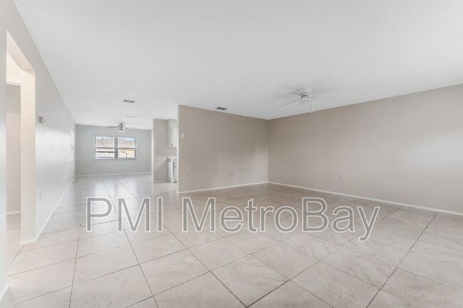 Building Photo - 7250 Applegate Dr