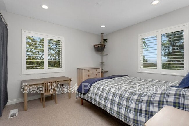 Building Photo - 3267 Bernardo Ln