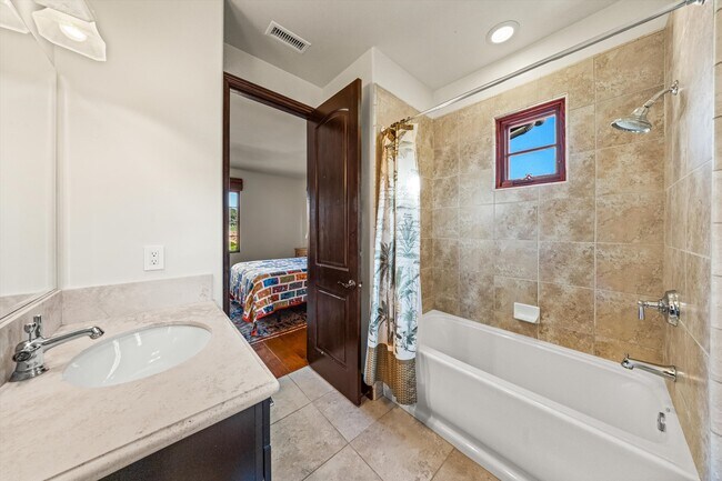 Building Photo - 347 Island Oak Ln