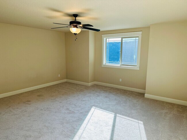 Building Photo - Beautiful Custom Felida Home