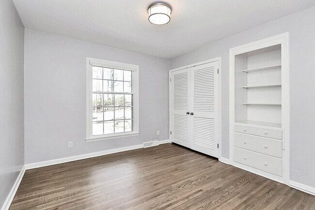 Building Photo - 1932 Stoneyridge Dr