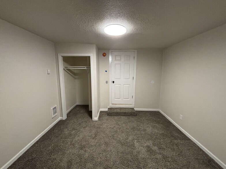 Building Photo - 1137 NW Dixon St