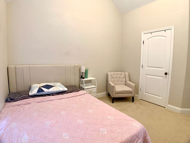 Building Photo - 2925 McManus Cir