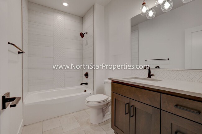 Building Photo - 2542 NW Marken St