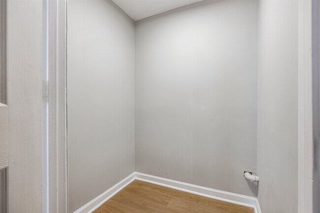 Building Photo - 2395 Forest Ave