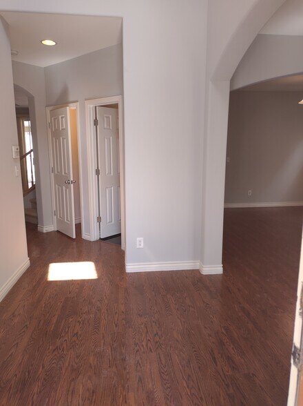 Building Photo - 7166 Clear Range Ave