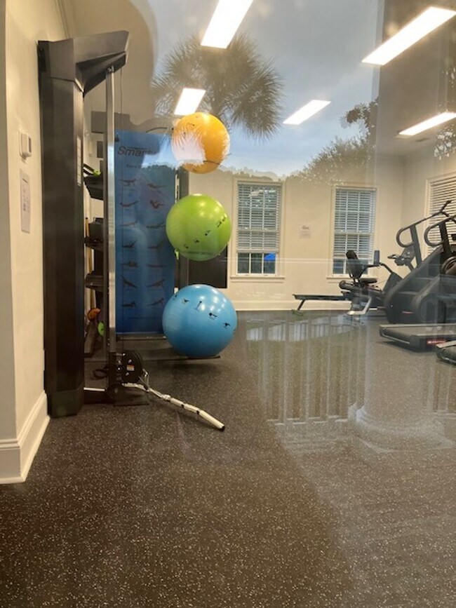 Building Photo - Fully Furnished: Stunning 3 - Bedroom 2.5 - Bath Townhome - Mt. Pleasant, SC