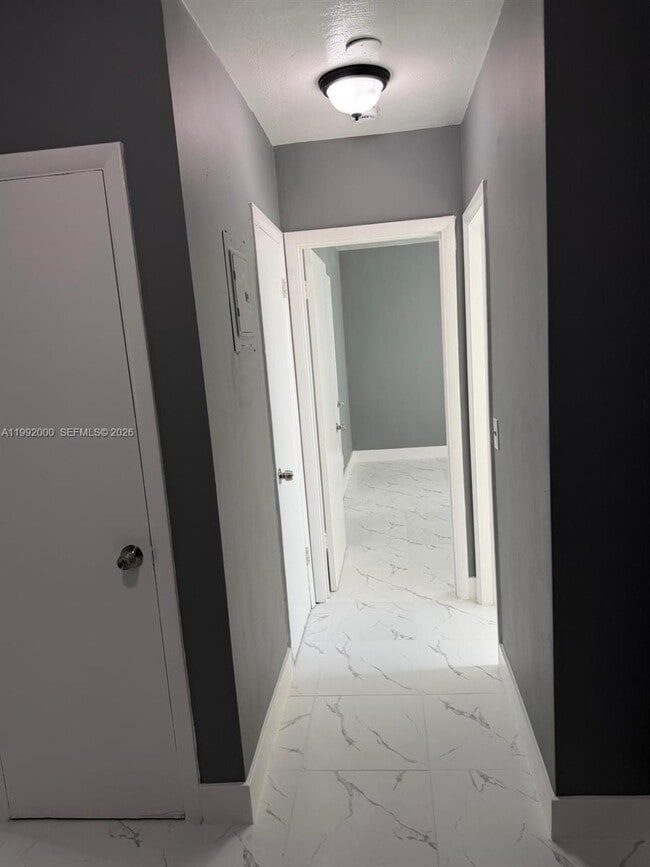 Building Photo - 16700 NE 22nd Ave