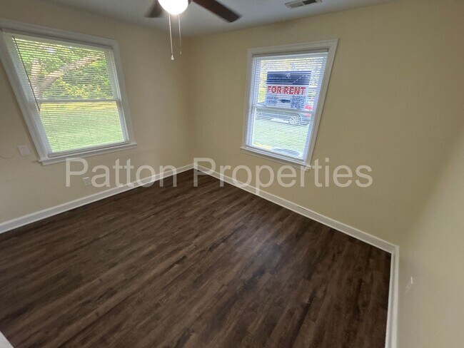 Building Photo - 999 Seminole Dr