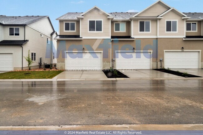 Building Photo - $500 OFF LEASE SPECIAL | END UNIT - EV Ready - 3BD 2.5 BA 2GA