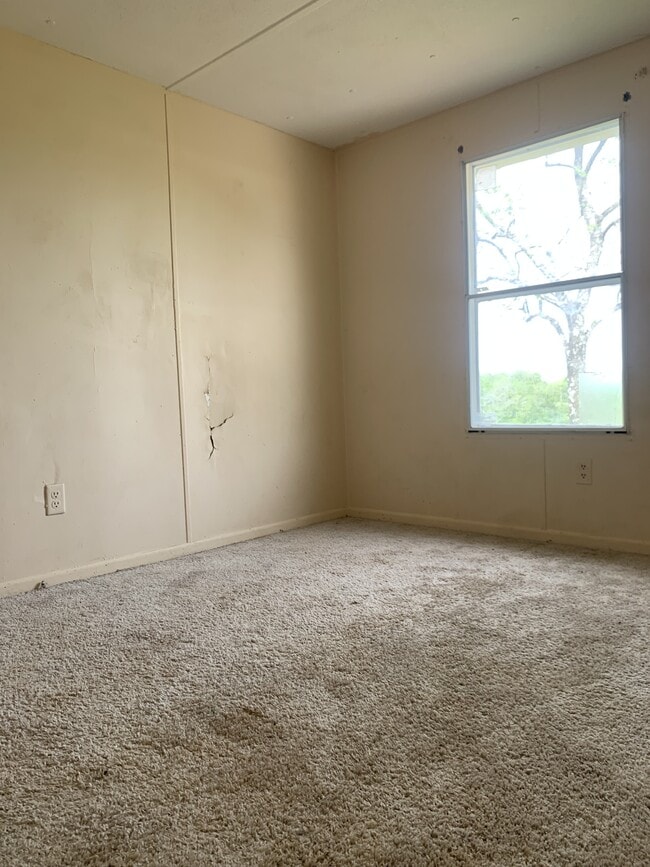 Building Photo - 1713 Roscoe Howey Rd