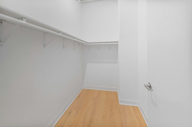 Building Photo - 4637 N Ashland Ave