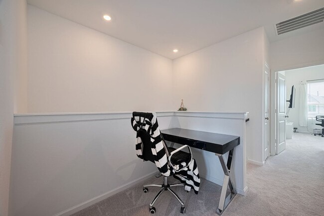 Building Photo - 5435 Holly Hvn Ct