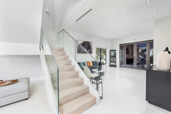 Building Photo - 850 Washington St