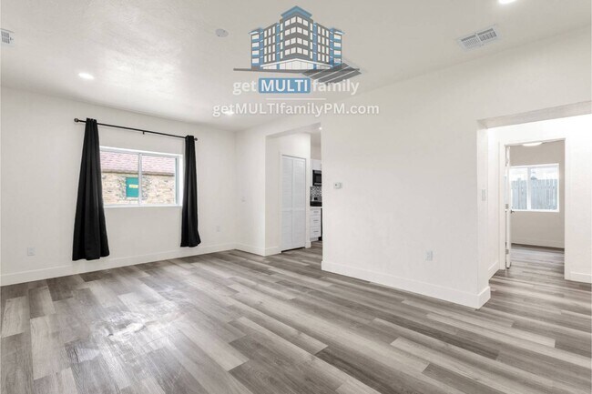 Building Photo - 1006 E Pasadena Ave