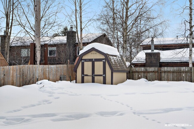 Building Photo - West Anchorage Townhome