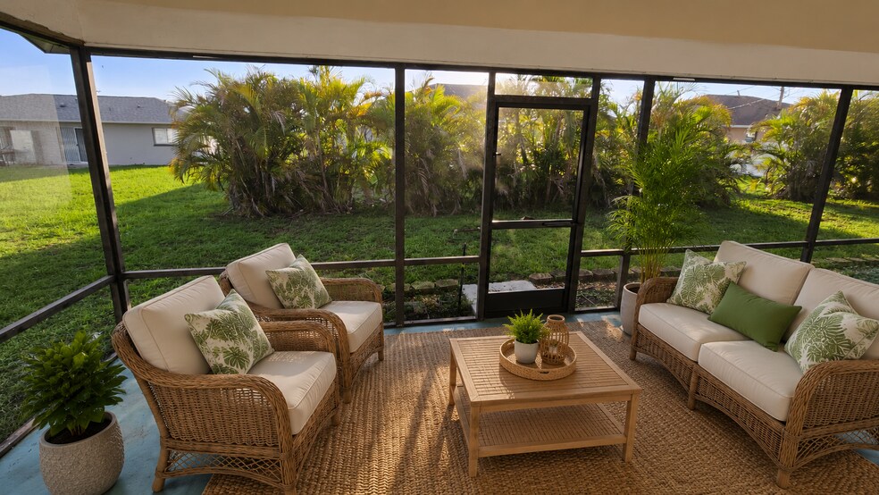 Screened-In patio *This Photo is Virtually Staged* - 1124 SE 6th Ave