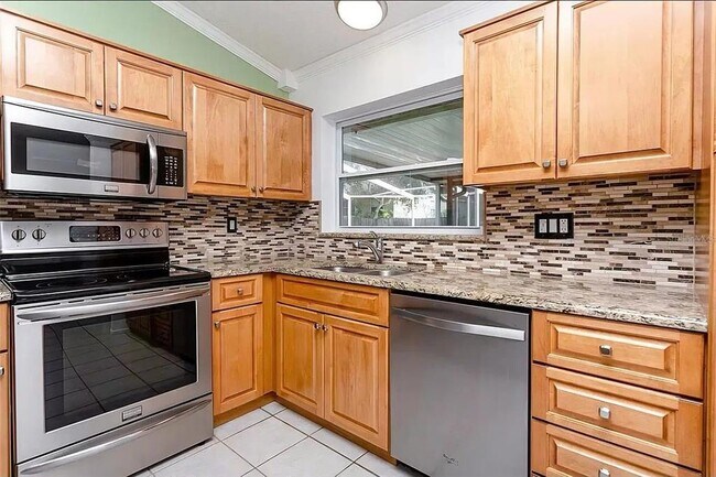 Building Photo - 244 Myrtle Ct