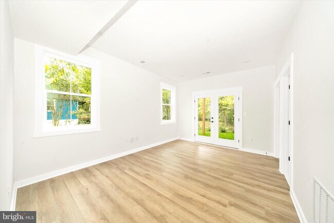 Building Photo - 801 Cedar Ave