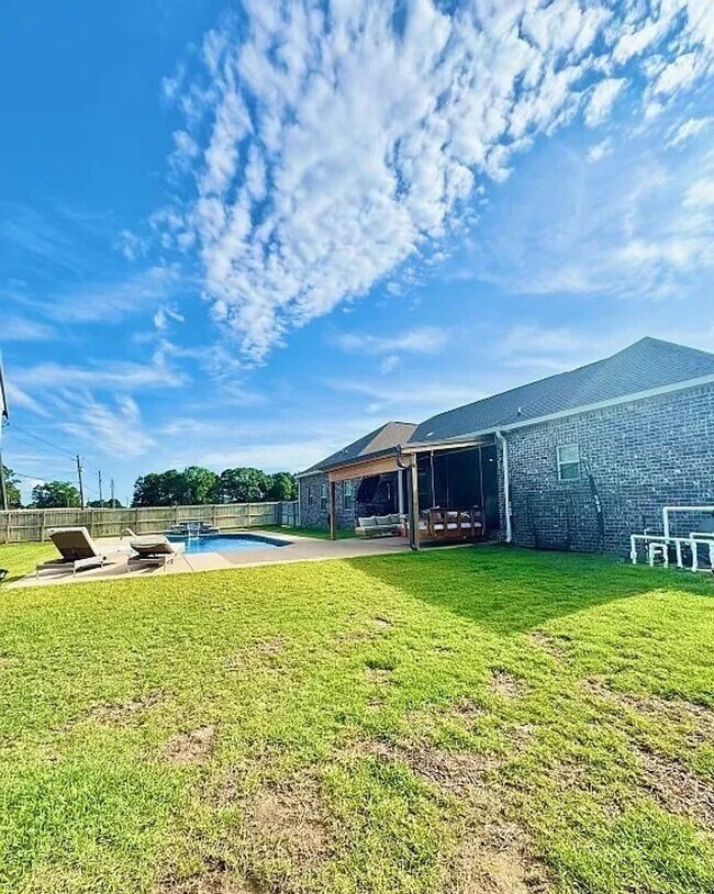 Building Photo - 502 Bella Dr