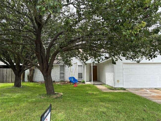 Building Photo - 2514 Radcliffe Dr