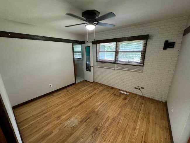 Building Photo - Lovely Ranch house available