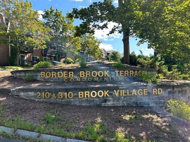 Building Photo - 210 Brook Village Rd