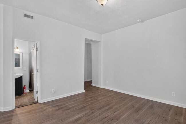 Building Photo - 349 51st St