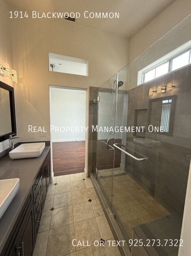 Building Photo - 1914 Blackwood Common