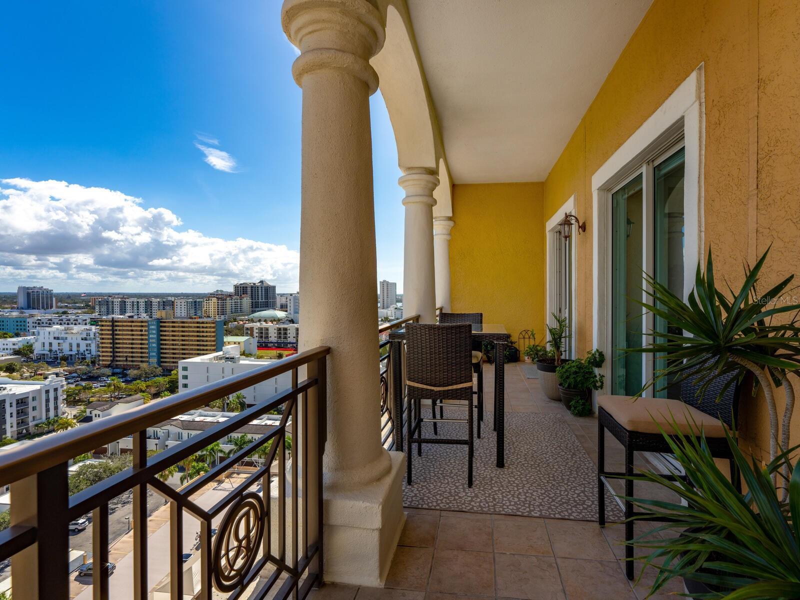 Gorgeous city and sunrise vistas - 750 N Tamiami Trl